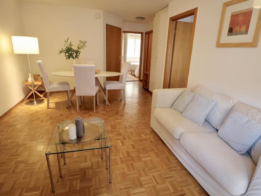 Comfortable, Very Well Located Between Train Station And Lake! Apartamento *